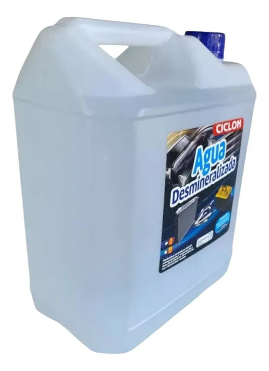 Agua Desmineralizada/destilada 5 Litros Marca Ciclon Blanco