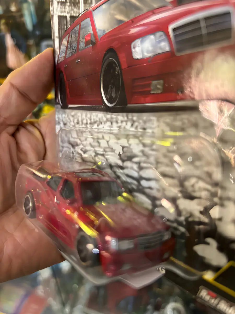 Hot Wheels Fast Wagons Mercedes Benz E 36 Amg Color Rojo