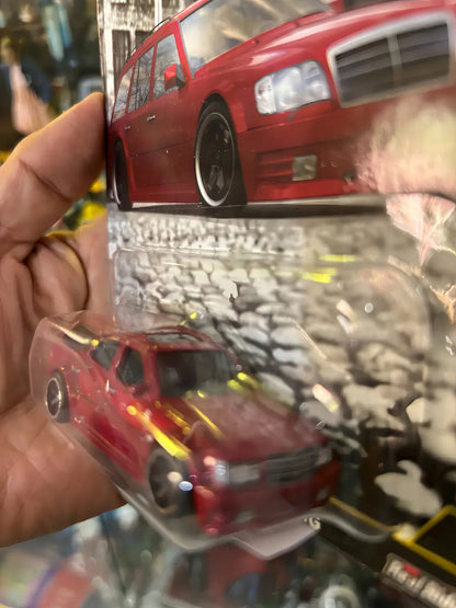 Hot Wheels Fast Wagons Mercedes Benz E 36 Amg Color Rojo